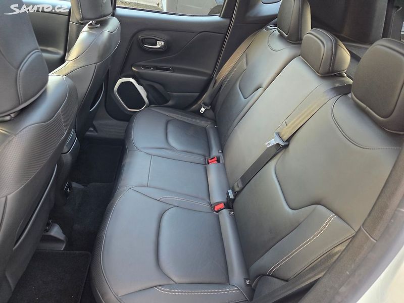 Jeep Renegade (2015) 2.0 CRD 4x4 Limited Aut Pano - fotka 23 z 43