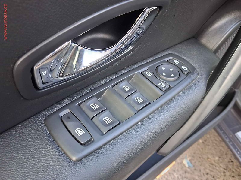 Renault Fluence (2013) 1.6 16V, ČR, AC, tempo, park - fotka 13 z 14