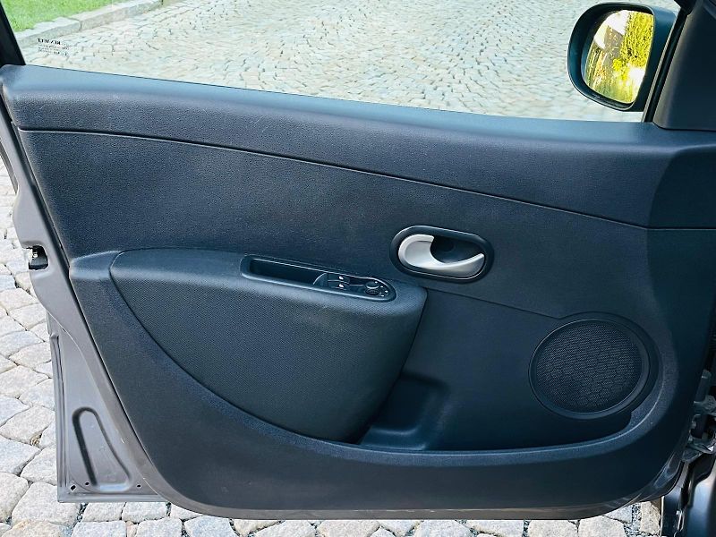 Renault Clio 1.2i 55KW MANUÁL 1MAJITEL  - fotka 29 z 42