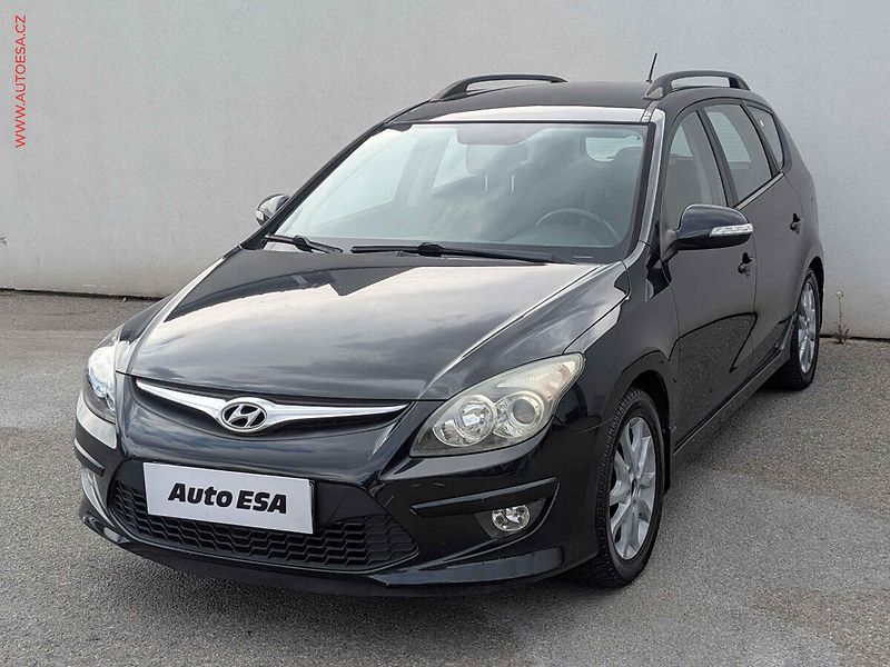 Hyundai i30 (2010) 1.6i, ČR, AC, park.asist - fotka 3 z 13