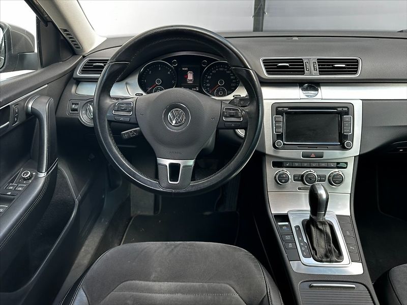 Volkswagen Passat 2,0 2.0TDI 103kW DSG Highline - fotka 17 z 40