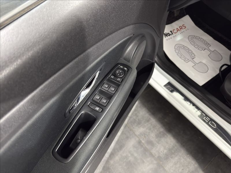 Renault Mégane 1,6   i LIMITED NAVI VÝHŘEV - fotka 7 z 28