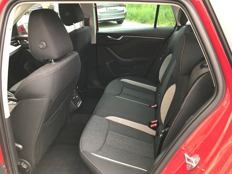 Škoda Kamiq (2024) SELEC TSI 110/1.5 A7F - fotka 12 z 25