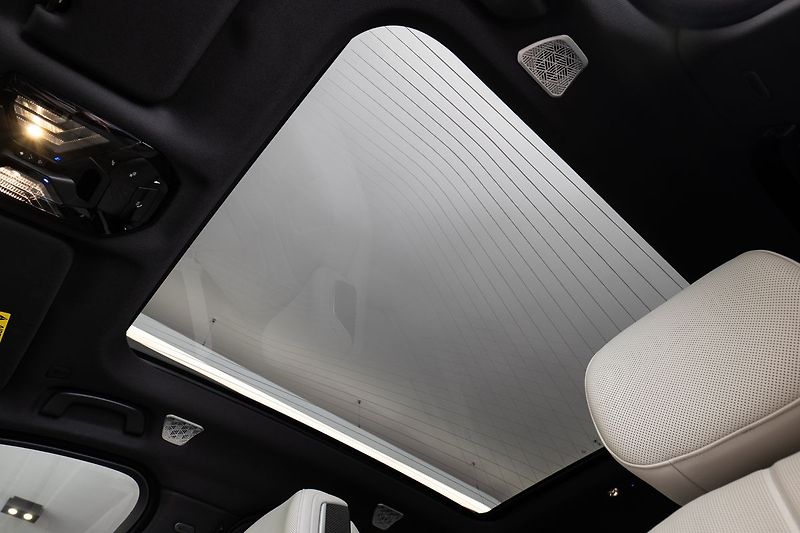BMW Ostatní M70 xDrive Bower&Wilkins Diamo - fotka 18 z 23