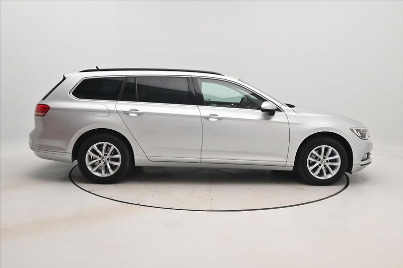 Volkswagen Passat 2,0 TDI 110 kW Navigace Záruka - fotka 4 z 31