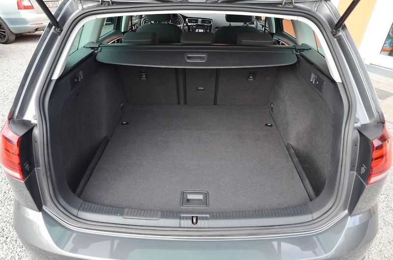 Volkswagen Golf (2017) 2.0 TDi 110kW HIGHLINE / LED - fotka 11 z 38