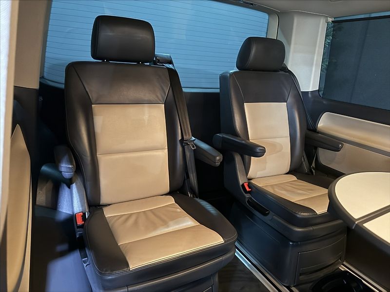 Volkswagen Multivan 2,0   TDI DSG 4M INDIVIDUAL - fotka 23 z 45