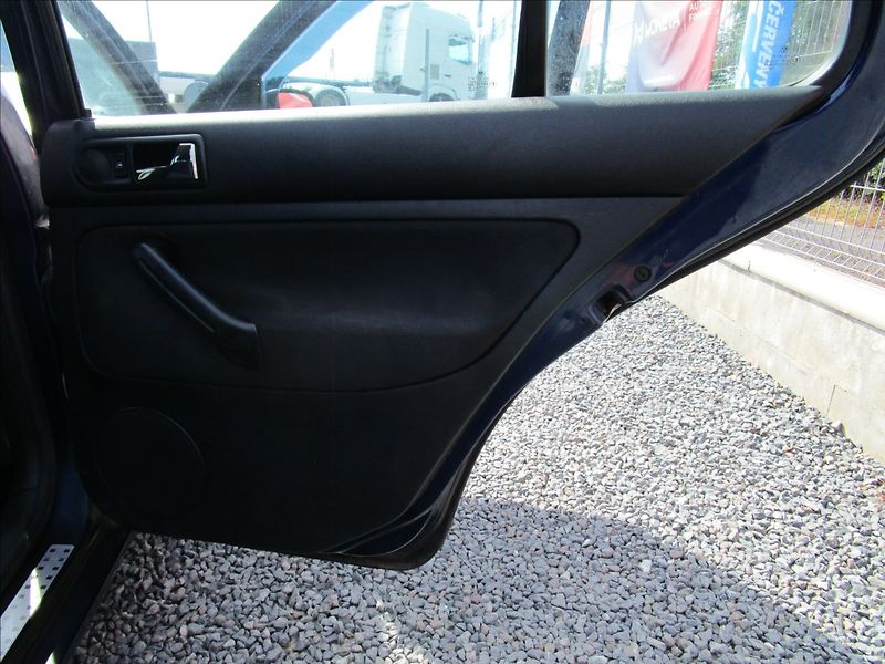Volkswagen Golf 1.4i 16V, Klima - fotka 23 z 37