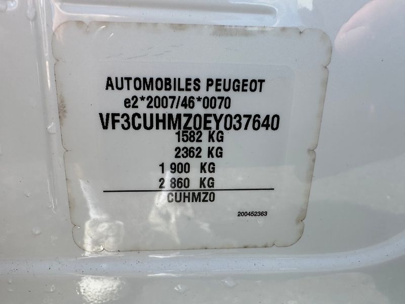 Peugeot 2008 (2014) 1.2T 60kw - fotka 15 z 22