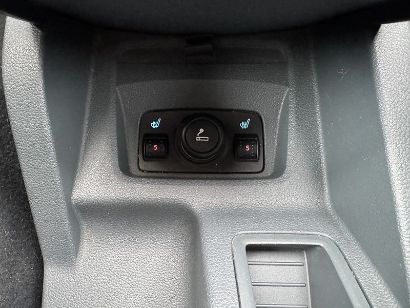 Ford C-MAX (2012) 1.6i Ti-VCT Klima Winter Paket - fotka 9 z 47