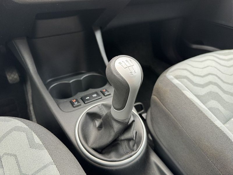 Škoda Fabia (2009) 1.4 16V Digi Klima Tempomat - fotka 9 z 50