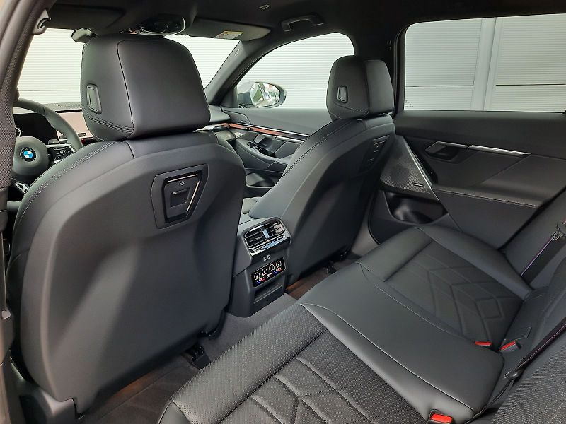 BMW Řada 5 (2026) 540d xDrive Touring M Sport - fotka 11 z 17