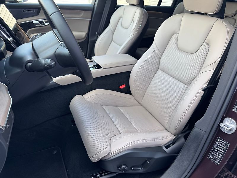 Volvo XC90 PLUS T8, 360°, VZDUCH, 335kW - fotka 12 z 25