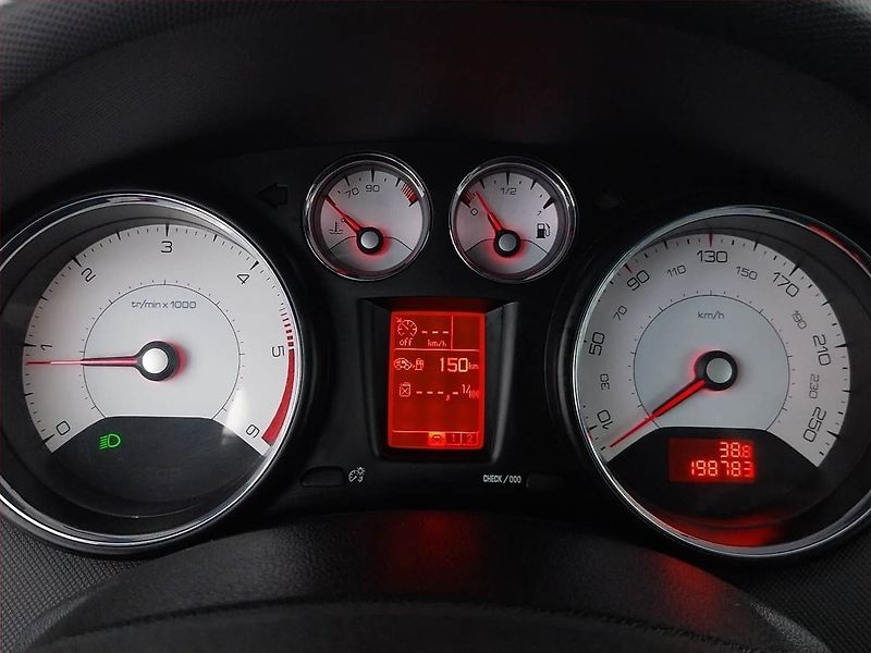 Peugeot 308 (2010) 2.0 HDI, Tempomat - fotka 11 z 16