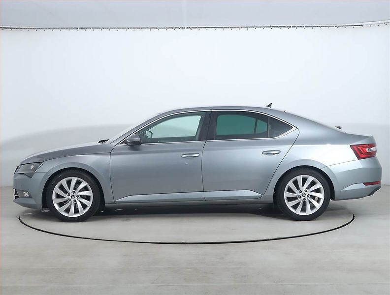 Škoda Superb (2019) Style 2.0 TDI, Kůže, Navi - fotka 3 z 22
