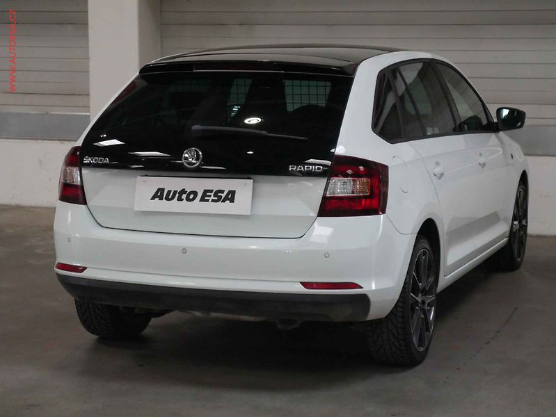 Škoda Rapid (2015) 1.2 TSi, ČR, Xenon, ponor - fotka 6 z 17