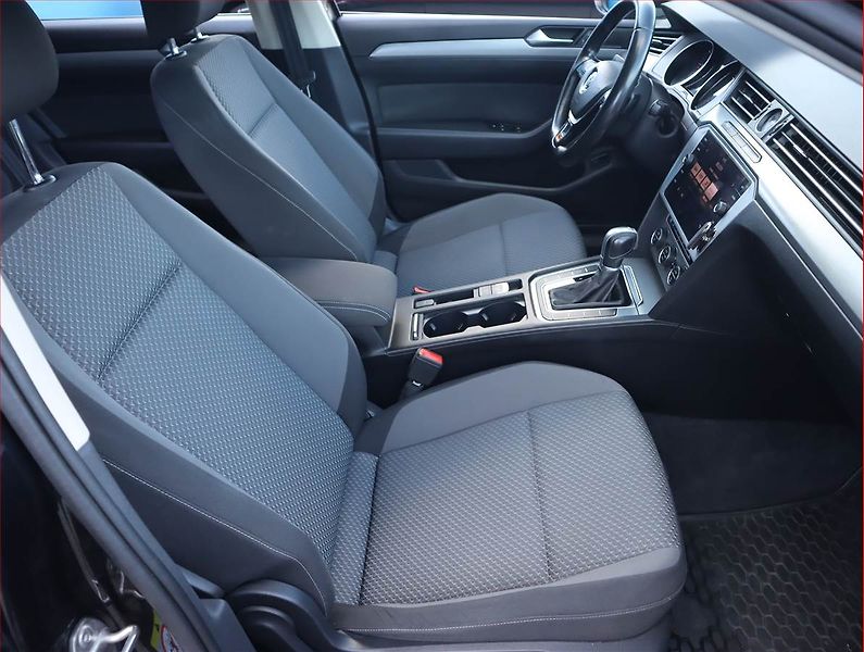 Volkswagen Passat (2017) Comfortline 2.0 TDI, Automat - fotka 9 z 20