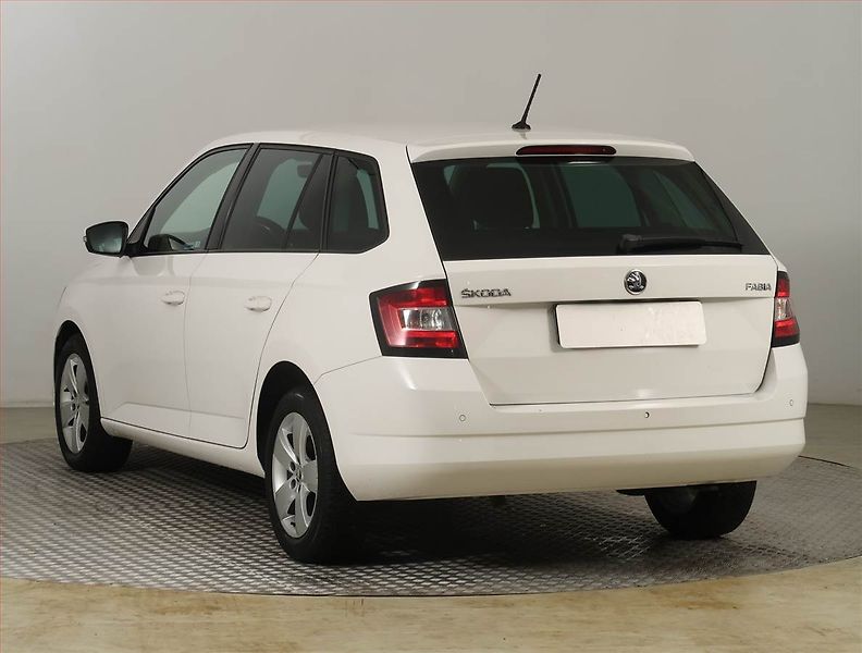 Škoda Fabia (2015) Style 1.4 TDI, Park. senzory - fotka 4 z 21