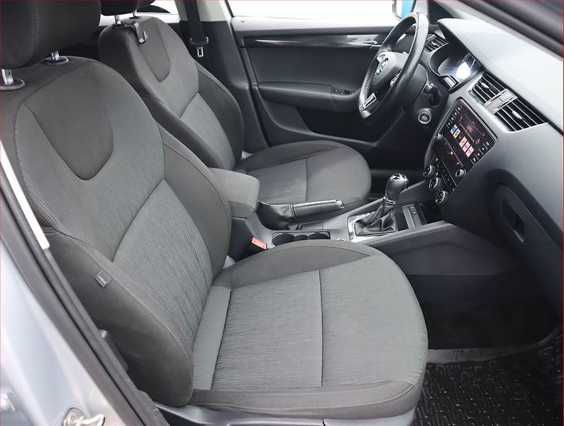 Škoda Octavia (2019) 1.6 TDI, Automat, Serv.kniha - fotka 9 z 19
