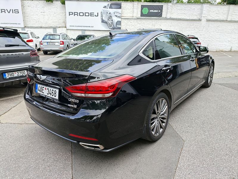 Hyundai Genesis V6 GDi 3,8 HTrac CZ,1 maj - fotka 7 z 37