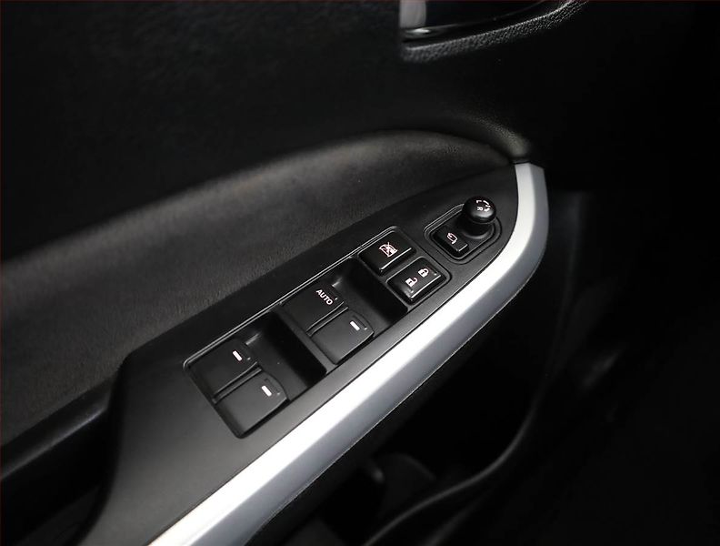 Suzuki Vitara (2015) 1.6 DDiS, Kůže, Tempomat - fotka 15 z 18