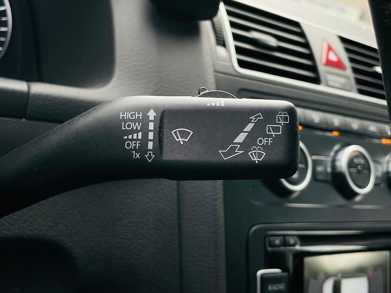 Volkswagen Touran 1.4TSI VÝHŘEV SERVISKA TAŽNÉ - fotka 42 z 46