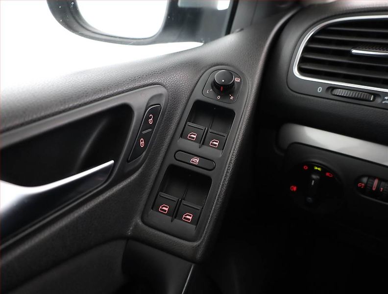 Volkswagen Golf (2010) 1.4 TSI, po STK, dobrý stav - fotka 15 z 16