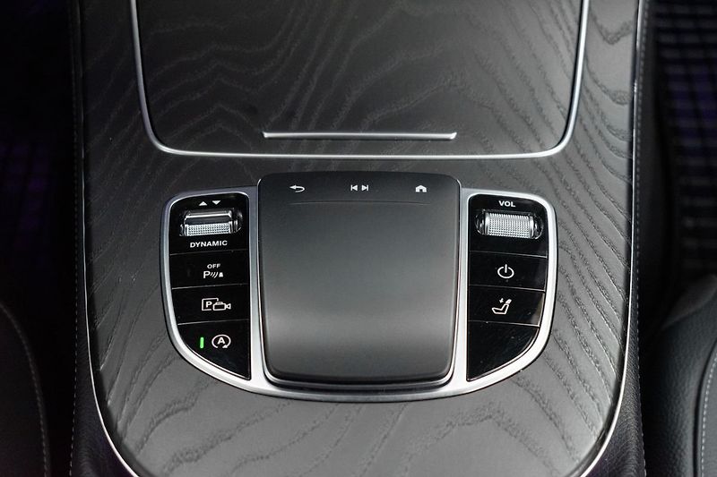 Mercedes-Benz Třídy E E 220d AMG*4MATIC*TAŽNÉ*ACC*ČR - fotka 25 z 52