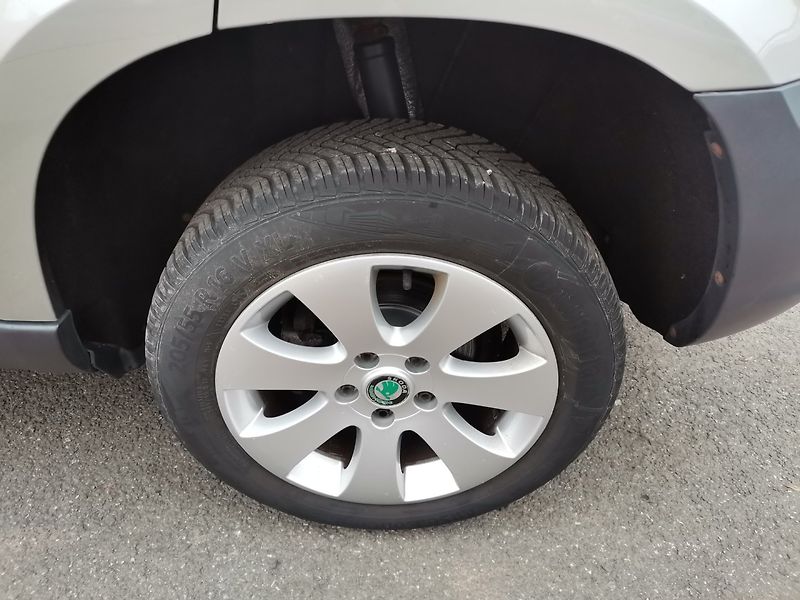 Škoda Yeti (2012) 1.2TSi 77kw Active PDC Tažné - fotka 24 z 27