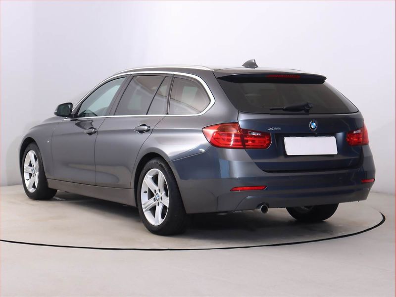 BMW Řada 3 (2015) 320 d xDrive, 4X4, Automat - fotka 4 z 21
