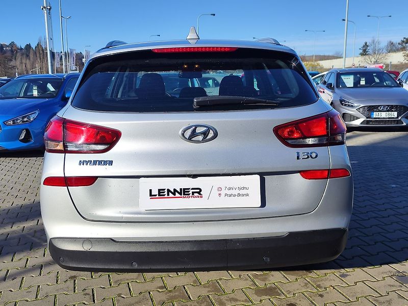 Hyundai i30 1.6 CRDI/85kW Style Navi - fotka 6 z 29