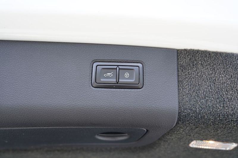 Bentley Bentayga 4.0i V8, Mulliner, ČR, DPH - fotka 18 z 51