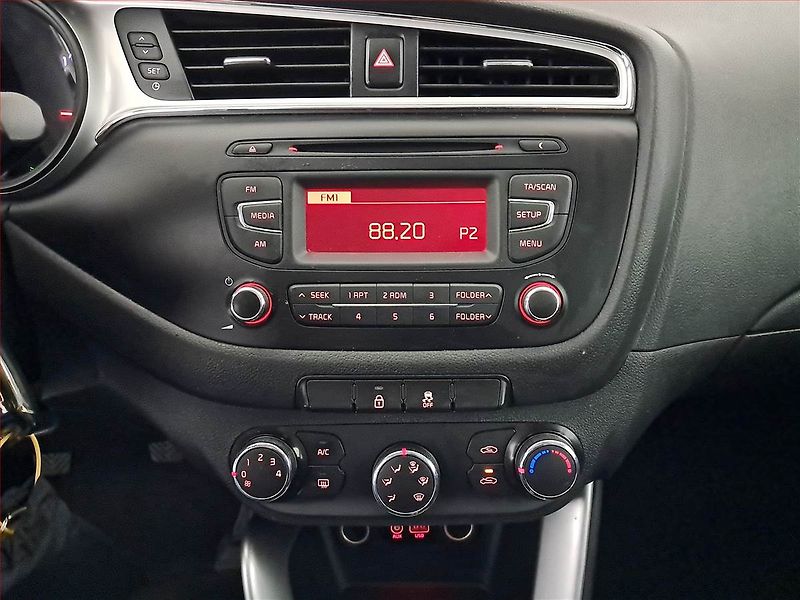 Kia Ceed (2015) 1.4 CVVT - fotka 12 z 15