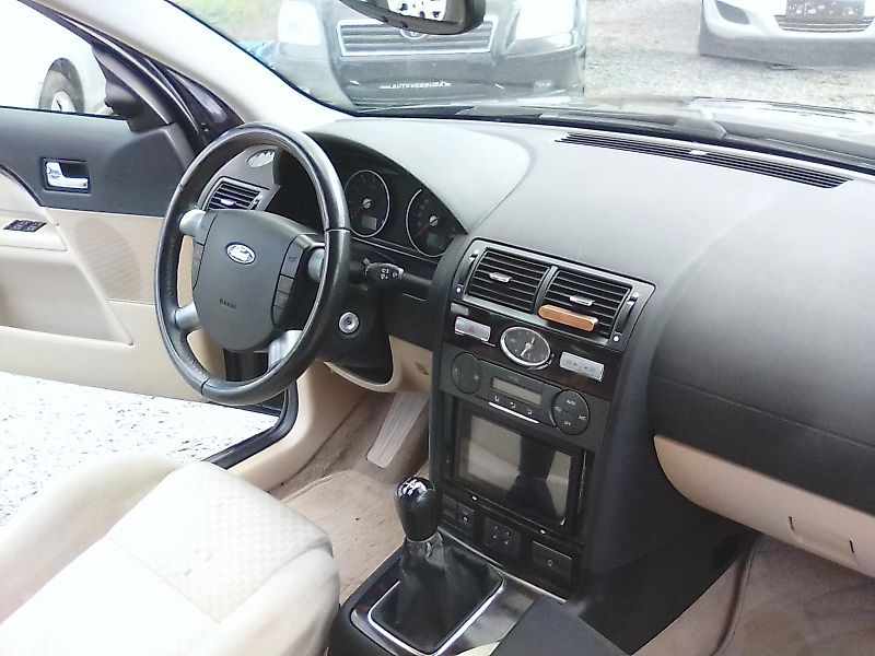 Ford Mondeo (2007) 1.8i 16V Ghia , závěs - fotka 19 z 35