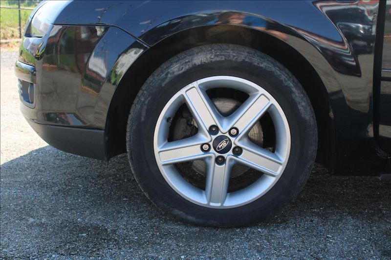 Ford Focus 1,8 i  STK 11/2027, VÝHŘEVY - fotka 18 z 23