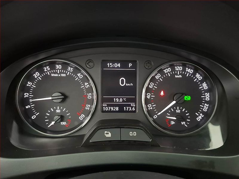 Škoda Rapid (2014) Style 1.6 TDI, Automat - fotka 11 z 15