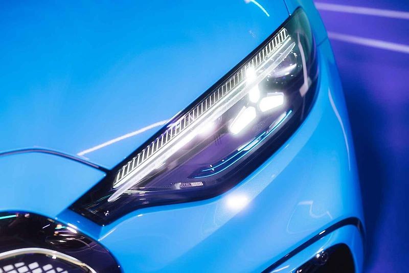 Mercedes-Benz letos odstartoval novou éru jako globální partner ženského tenisu (WTA). Své ambice v tomto sportu nyní potvrzuje i v České republice, kde v rámci ostravského turnaje představuje dvě klíčové novinky: novou generaci modelů GLB a GLC.