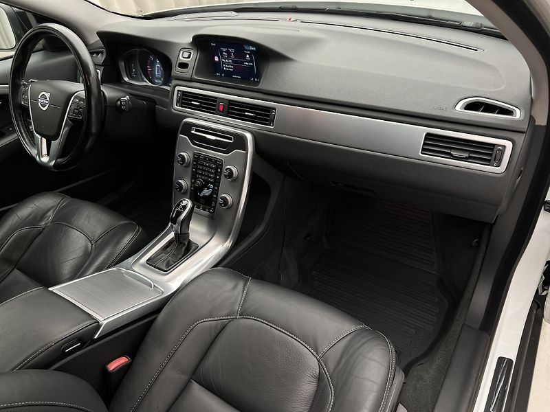 Volvo XC70 D4 SUMMUM AUT  - fotka 21 z 40