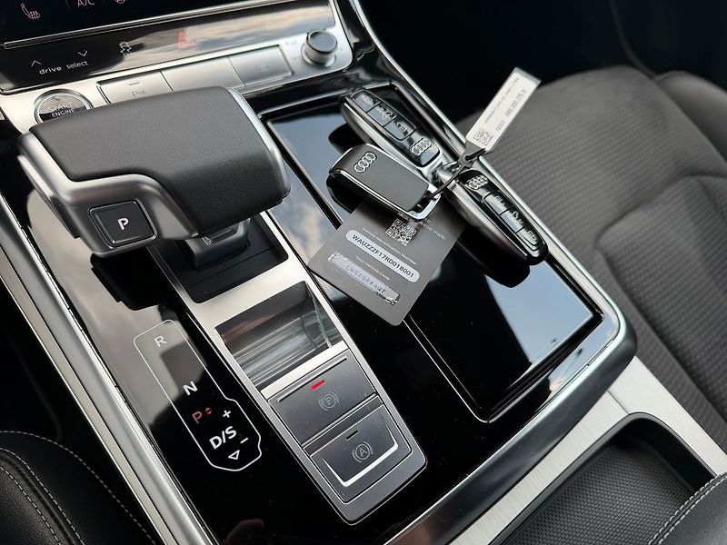 Audi Q8 S-line  50TDI 210kW webasto - fotka 11 z 25