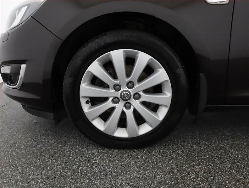 Opel Astra (2013) 2.0 CDTI, Xenony, Tempomat - fotka 15 z 15