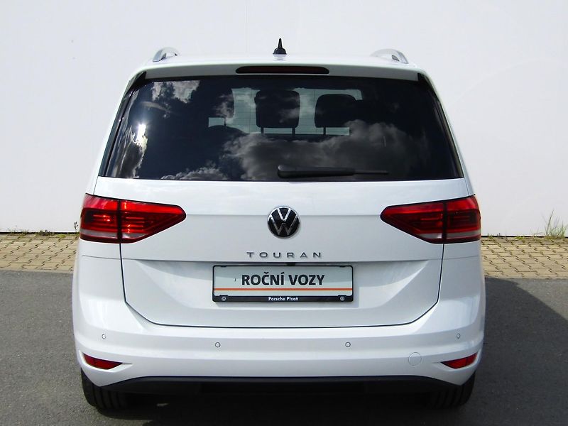 Volkswagen Touran Highline 1,5 TSI 110KW DSG - fotka 11 z 30