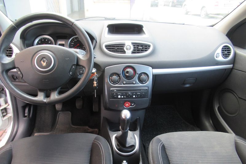 Renault Clio 1.2i KLIMA TAŽNÉ - fotka 10 z 19