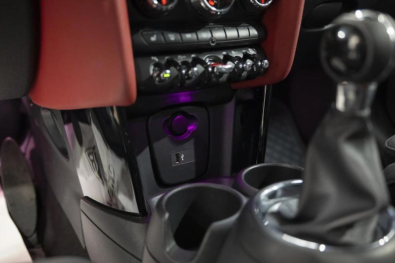 Mini Cooper S 2.0 141 kW - fotka 15 z 35
