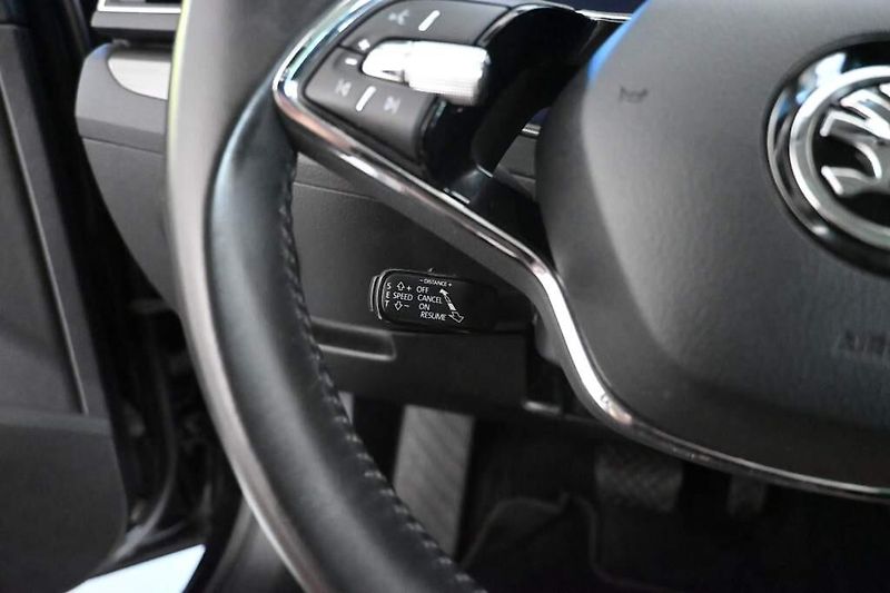 Škoda Superb (2022) 2.0 STYLE 147 KW DSG MATRIX LE - fotka 14 z 35
