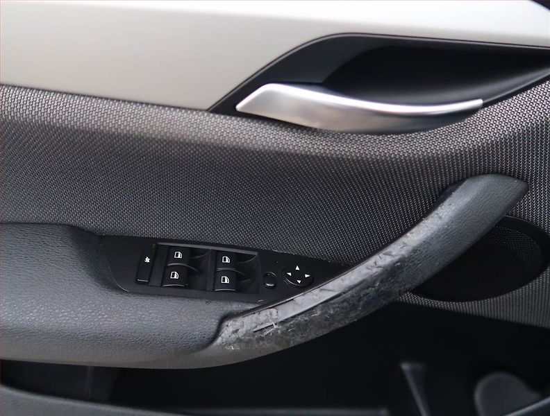 BMW X1 (2011) xDrive20d, 4X4, Automat - fotka 16 z 16