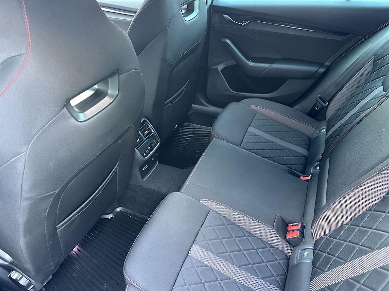 Škoda Octavia (2023) Combi 2.0 TDI DSG RS - fotka 9 z 35