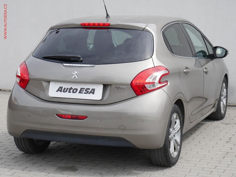 Peugeot 208 (2014) 1.6i, ČR, autoAC, temp - fotka 4 z 15
