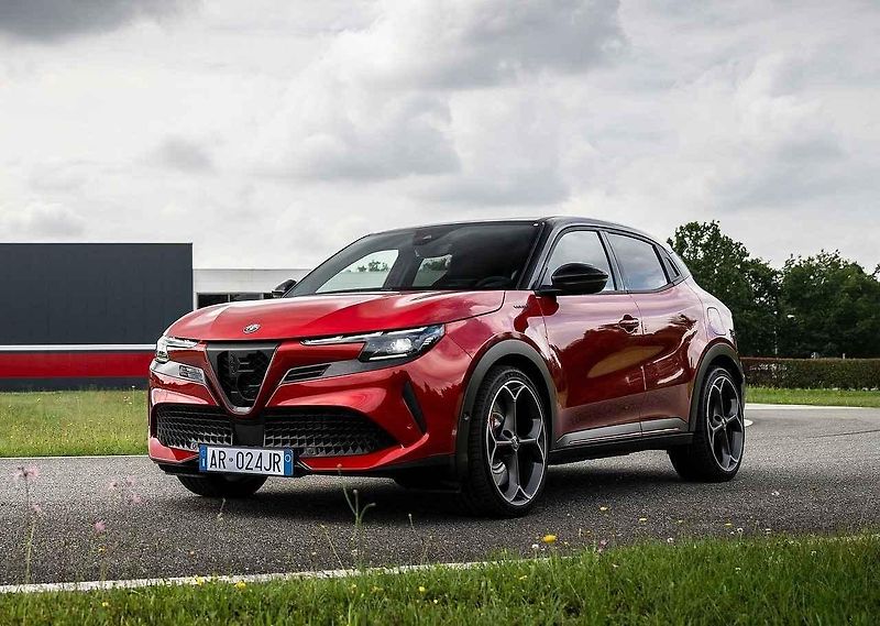 Anketa Auto roku 2025 dospěla do fáze výběru nejlepšího vozu z pěti finalistů