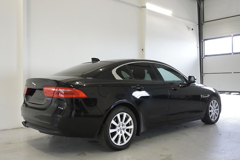 Jaguar XE  2.0 132kW SEDAN 2WD AUT - fotka 5 z 29