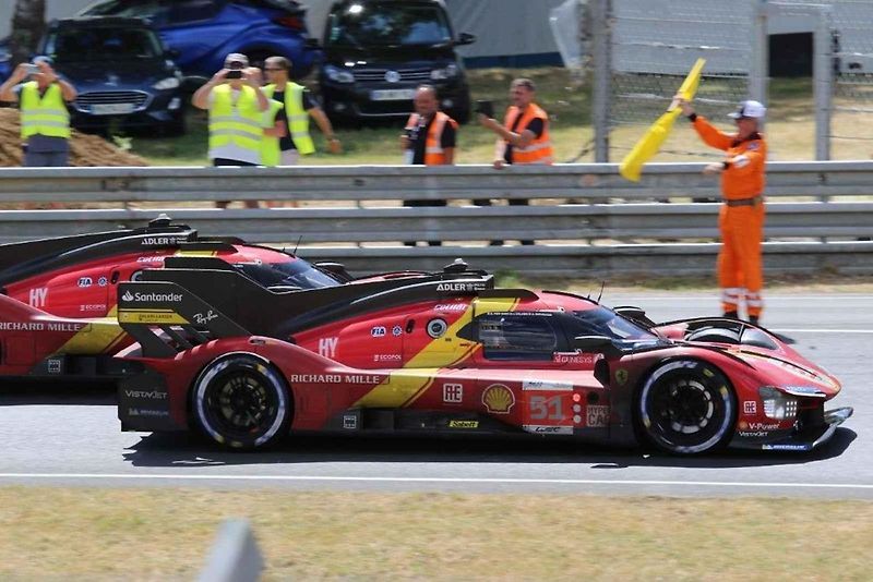 Zážitek na celý život si z jubilejního závodu 24 hodin Le Mans odvezli automodeláři z Mostu. Malé a velké Porsche podruhé.